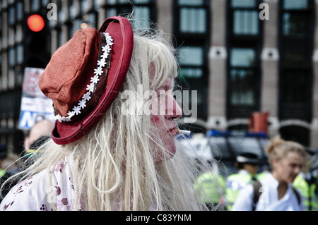 Fotogiornalismo dalle UKuncut del blocco la Bridgedemo a Westminster Bridge di Londra contro il governo di riforma NHS bill Foto Stock