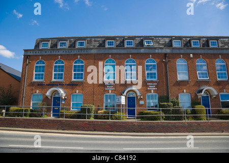 British Piscina Federazione e Vescovo Bonallack Solicitors, East Street, Andover, Hampshire, Inghilterra, Regno Unito Foto Stock