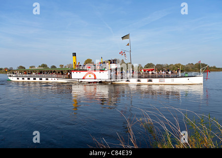 Nave a vapore Kaiser Wilhelm sul fiume Elba vicino Bleckede, Bassa Sassonia, Germania Foto Stock
