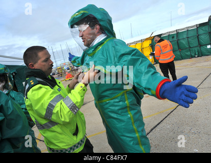 Regno Unito, grande catastrofe esercizio presso la vela olimpica venue, Portland nel Dorset, oltre 150 di polizia, vigili del fuoco, ambulanza e l'eliminazione della bomba Foto Stock