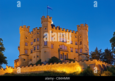 Il Castello di Hohenschwangau, Schloss Hohenschwangau, Allgau, Fussen, Allgaeu, Fuessen, Baviera, Germania, Europa Foto Stock