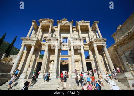 Efeso (EFES), Turchia. La facciata della Biblioteca di Celso alla fine di Curetes modo. 2011. Foto Stock