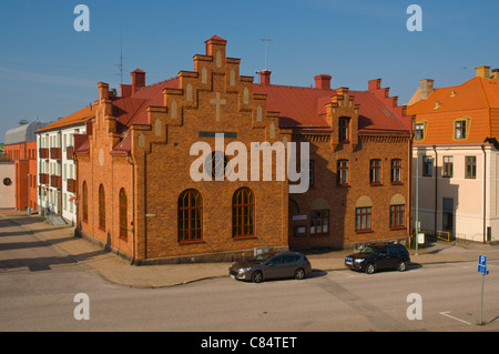 Rosso-mattone casa parrocchiale di Sankt Petri chiesa Västervik città provincia di Småland Svezia Europa Foto Stock