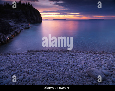 Tramonto stupendo scenario del Georgian Bay Spiaggia rocciosa. Bruce Peninsula National Park, Ontario, Canada. Foto Stock