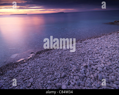 Tramonto stupendo scenario del Georgian Bay riva di ghiaia. Bruce Peninsula National Park, Ontario, Canada. Foto Stock