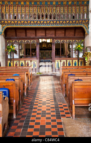 Il magnifico rood loft e schermo in St. James Church di Avebury nel Wiltshire, Inghilterra, Regno Unito Foto Stock
