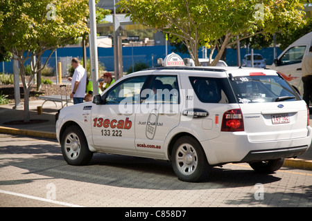 Taxi White ford all'aeroporto di brisbane in Queensland, Australia Foto Stock