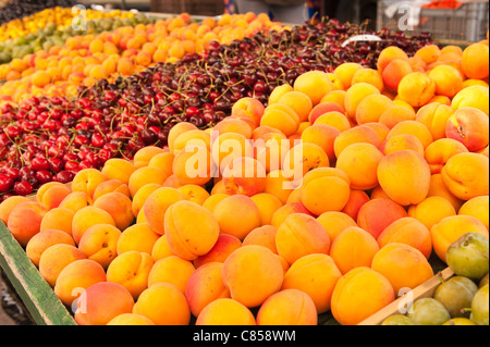 Carni prodotte biologicamente frutta Albicocche Ciliege Prugne greengages damsons per la vendita Foto Stock