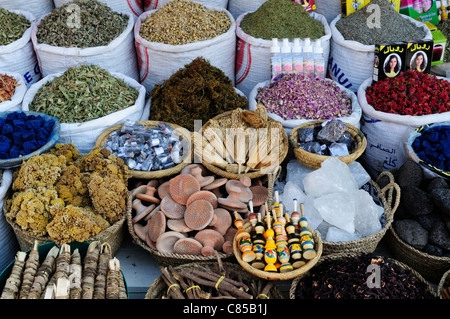 Spice Display di stallo, Place Rahba Kedima, Marrakech, Marocco Foto Stock