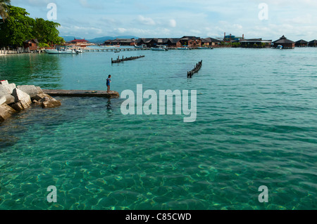 Zingari del mare village vicino a Mabul Island, Borneo Malaysia Foto Stock