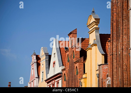 Tipico gables nella città anseatica di Stralsund, Meclenburgo-Pomerania Occidentale, Germania Foto Stock