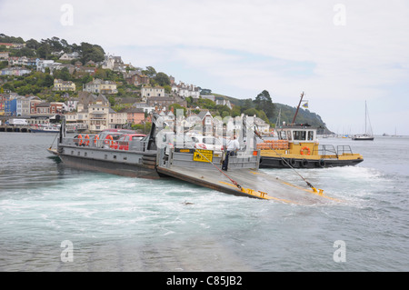 Dartmouth traghetto inferiore lasciando Dartmouth per attraversare il fiume Dart Kingswear. Foto Stock