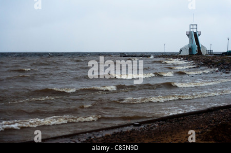 Il Nallikari, Oulu faro in condizioni di tempesta Foto Stock