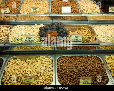 Dadi in vendita presso il Mercato della Boqueria, Barcellona Foto Stock