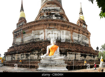 Gigantesche statue di Buddha , Wat Yai Chai Mongkon, Ayutthaya , della Thailandia Foto Stock