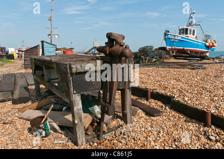 Barca da pesca sulla spiaggia di trattativa, Kent, Regno Unito Foto Stock