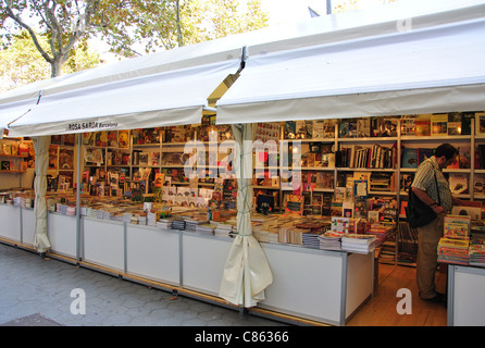 Un libraio antiquario street market, Passeig de Gràcia, Barcellona, provincia di Barcelona, Catalogna, Spagna Foto Stock