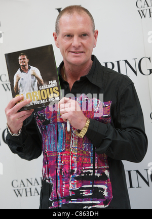 LONDON, Regno Unito 13 ottobre : Pic mostra Paul Gascoigne che frequentano il suo libro firma per il suo nuovo libro glorioso mondo, calcio e me su Ottobre 13th, 2011 a Londra, Inghilterra Foto Stock