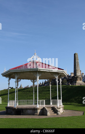 Città di St Andrews, Scozia. Alla fine del XIX secolo in stile vittoriano su bandstand i punteggi di St Andrews. Foto Stock