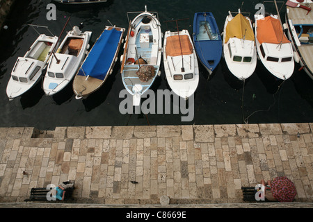 Le barche nel porto vecchio di Dubrovnik, Croazia. Foto Stock