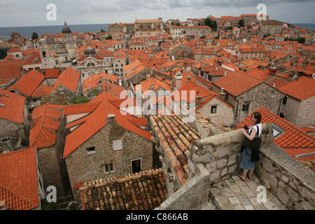 Tetti di tegole in Dubrovnik, Croazia. Foto Stock