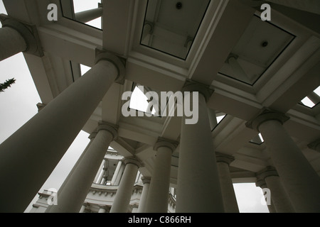 Cancello di ingresso dall'architetto Joze Plecnik (1940) all'Zale cimitero centrale a Ljubljana, Slovenia. Foto Stock