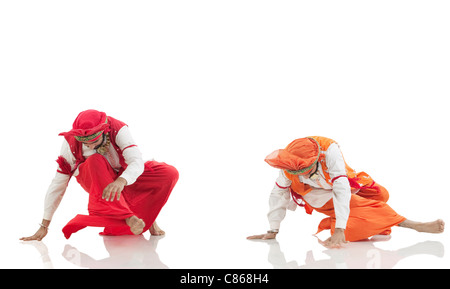 Gli uomini di religione sikh dancing Foto Stock