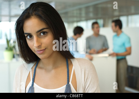 Donna in ufficio, ritratto Foto Stock