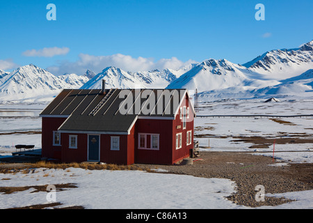 Mellageret Kafe, il bar presso la ricerca scientifica internazionale base di Ny Alesund, Svalbard. Foto Stock