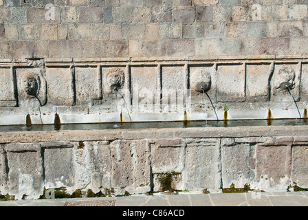 La Fontana delle sette cannelle (la fontana delle sette beccucci, costruito nel 1545), Tuscania, provincia di Viterbo, Lazio, Italia Foto Stock