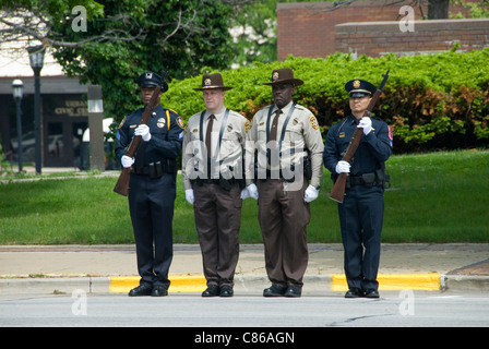 Parata di polizia per commemorare gli ufficiali che morì nella linea del dovere, Urbana, Illinois, Stati Uniti d'America Foto Stock