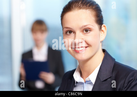 Close-up di giovane imprenditrice sorridente del volto Foto Stock