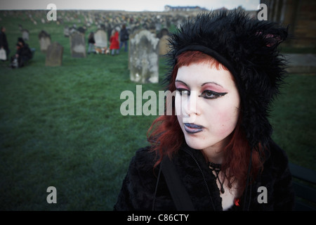 WHITBY; ragazza gotica presso il festival di Goth Foto Stock