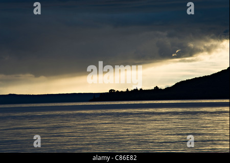 Bel Tramonto sul lago Taupo Isola del nord della Nuova Zelanda NZ Foto Stock