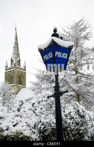 In vecchio stile polizia inglese lampada lanterna al di fuori di un villaggio a una stazione di polizia a Ramsbottom, Lancashire, Inghilterra Foto Stock