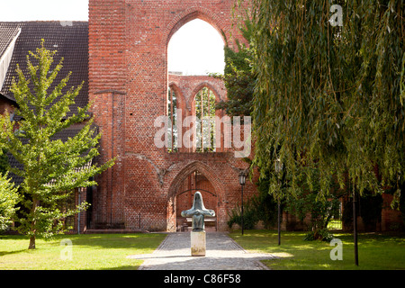 La rovina di St.Johannis chiesa al Johanniskloster, un ex convento francescano nella città anseatica di Stralsund, Germania Foto Stock