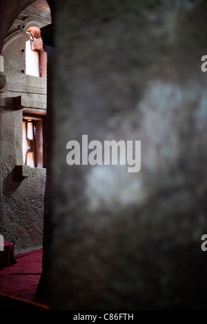 Interno del rock-conci di chiesa Bet Medhane Alem in Lalibela, l'Etiopia settentrionale, Africa. Foto Stock