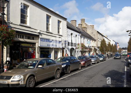 Vecchi negozi a pearse street central ballina città della contea di Mayo Repubblica di Irlanda Foto Stock