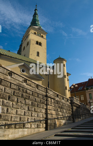 Kostol Najsvatejsej Trojice la chiesa della Santissima Trinità a Namestie Andreja Hlinku square Žilina Slovacchia Europa Foto Stock