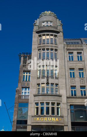 Torretta angolare dell art nouveau Palac Koruna di Antonin Pfeiffer al Vaclavske namesti square Praga Repubblica Ceca Europa Foto Stock