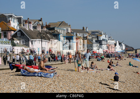 Le proprietà sul lungomare di Lyme Regis lungo la Jurassic Coast in Dorset England Regno Unito Foto Stock