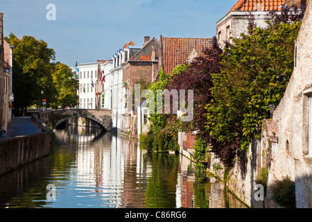 Gouden Handrei Canal e il ponte in Bruges (Brugge), Belgio Foto Stock