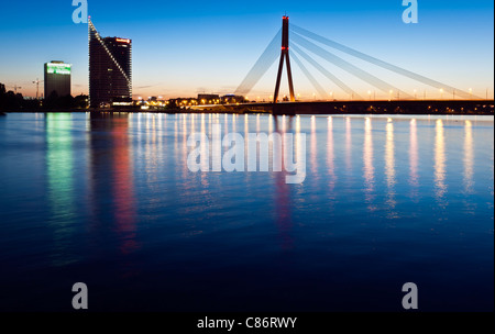 Riga. Ponte Vansu oltre il fiume Daugava. Foto Stock