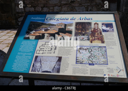 Informazioni segno ' Colegiata de Arbas ' ( 13 th ) PUERTO DE PAJARES . Principado de Asturias . Spagna . Foto Stock