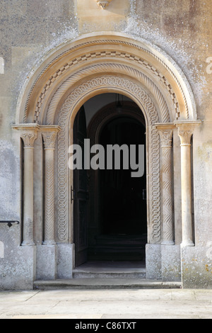 Entrata ornata alla chiesa 'Italianate' di St Mary e St Nicholas, Wilton, Salisbury, Wiltshire, Inghilterra, Regno Unito Foto Stock