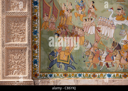 Forte Mehrangarh indù al murale Jaypol cancello di Jodhpur in Rajasthan, India settentrionale Foto Stock