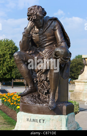 Statua di Amleto in Bancroft giardini, Stratford-upon-Avon, Warwickshire, Inghilterra, Regno Unito Foto Stock