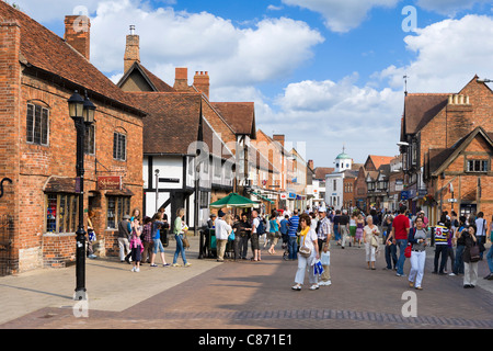 Negozi di Henley Street nel centro storico, Stratford-upon-Avon, Warwickshire, Inghilterra, Regno Unito Foto Stock