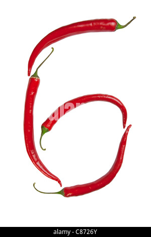Numero 6 realizzato dal peperoncino, con il tracciato di ritaglio Foto Stock
