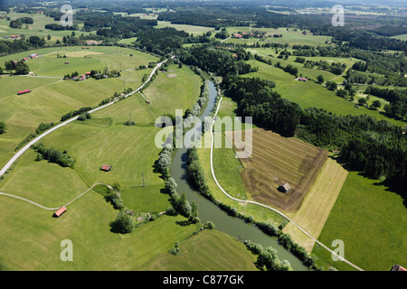 In Germania, in Baviera, Baviera, Beuerberg, vista aerea del fiume Loisach Foto Stock